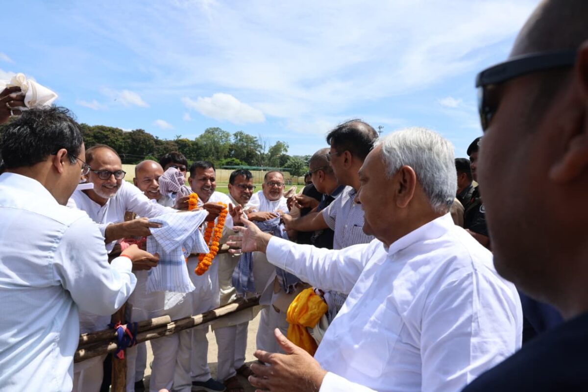 Nitish Kumar Gaya Visit: गया जी में पितृपक्ष मेले की तैयारी का जायजा लेने पहुंचे सीएम नीतीश कुमार 1 Whatsapp Image 2025 09 03 At 12.33.10 Pm