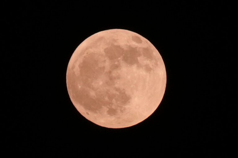 Chandra Grahan Video: चंद्र ग्रहण का दिखा अद्भुत नजारा, वीडियो में देखें Blood Moon