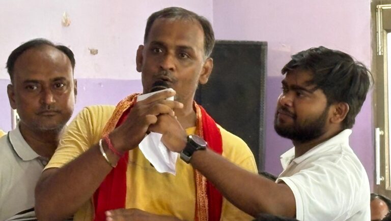 Bihar Election Express: बोचहां में बिना रिश्वत के कोई काम नहीं होता, चौपाल में जनता के तीखे सवालों से परेशान दिखे नेता