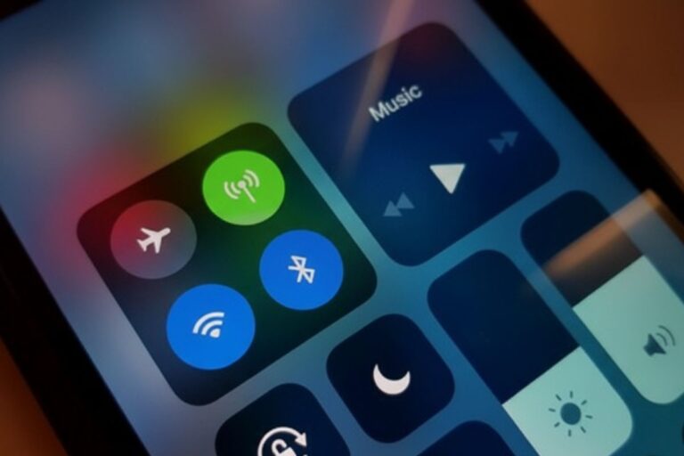 यूं ही ऑन रखते हैं मोबाइल का Bluetooth-Wifi? इन खतरों को जानने के बाद तुरंत बंद कर देंगे ये आदत