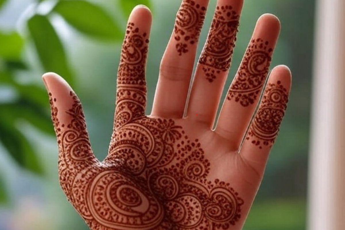 Dots And Liner Mehndi Designs