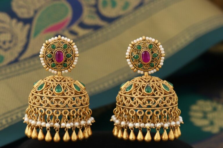 Earrings Design Ideas: लुक को बनाएं शानदार, नवरात्रि पर ट्राई करें ये इयररिंग्स आइडियाज