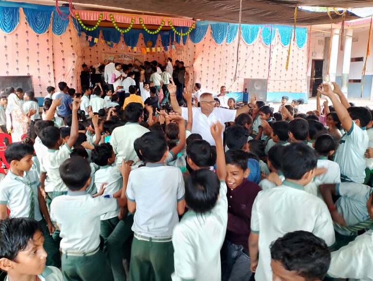 शिक्षक दिवस : डॉ सर्वपल्ली राधाकृष्णन की तस्वीर पर माल्यार्पण किया नमन