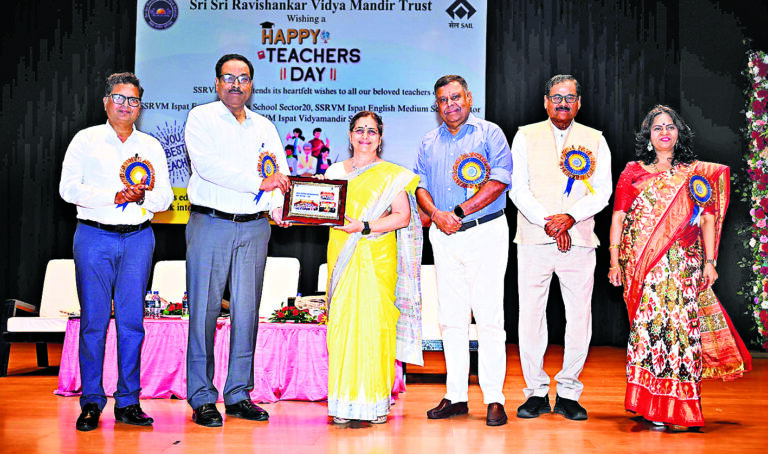 Rourkela News: आप गिरते हैं तो शिक्षक आप में भरते हैं फिर से खड़े होने का साहस : आलोक वर्मा