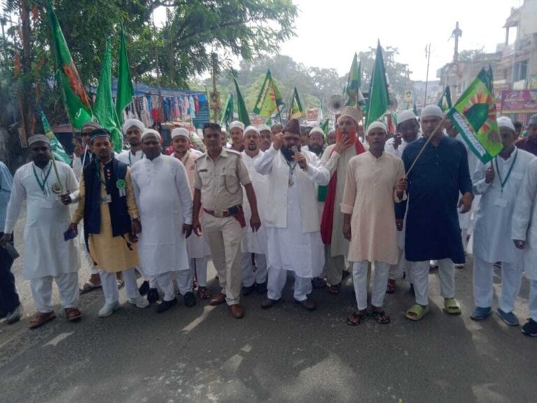 Giridih News : डुमरी में शांतिपूर्वक निकला मोहम्मदी जुलूस