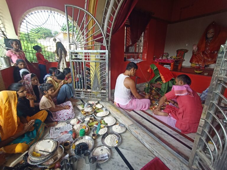 Saran News : अनंत चतुर्दशी पर मंदिरों में उमड़े श्रद्धालु, घर-घर हुई पूजा