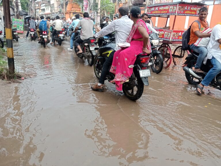 झमाझम बारिश से जलमग्न हुआ आरा शहर