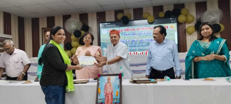 भाषण प्रतियोगिता में प्रियंका कुमारी अव्वल