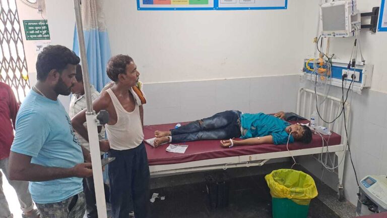 कर्जदारों से परेशान ऑटो चालक ने खाया विषाक्त पदार्थ, भर्ती