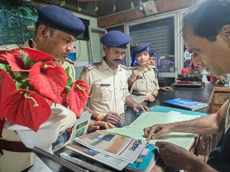 होटल व धर्मशाला में अवैध प्रवासियों की जांच की गई