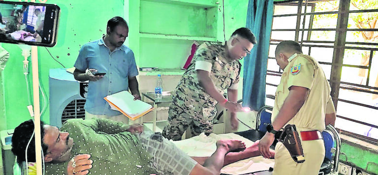 East Singhbhum News : गाड़ी में बैठो कहकर थाना ले गये गाली-गलौज करते हुए पीटा गया