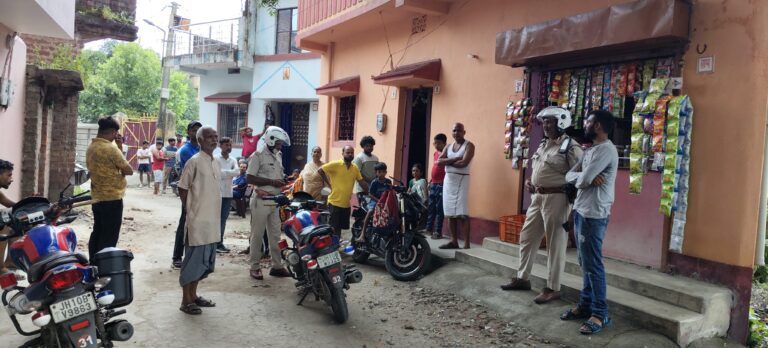 Dhanbad News: नशे के खिलाफ मुहल्लेवालों ने खोला मोर्चा, थाना पहुंचे