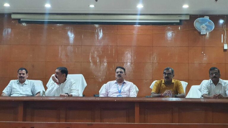 विभागों के आंतरिक सुधार पर विशेष ध्यान दें विभागाध्यक्ष : कुलपति