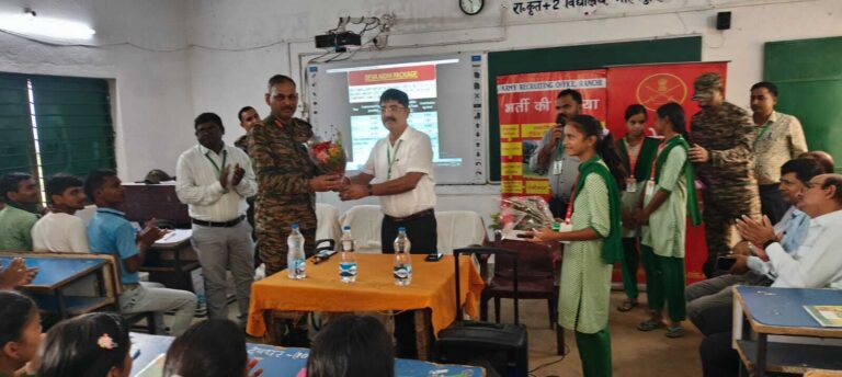 Deoghar news : अग्निपथ योजना के विभिन्न पहलुओं पर डाला प्रकाश, सेना में भर्ती के लिए किया प्रेरित