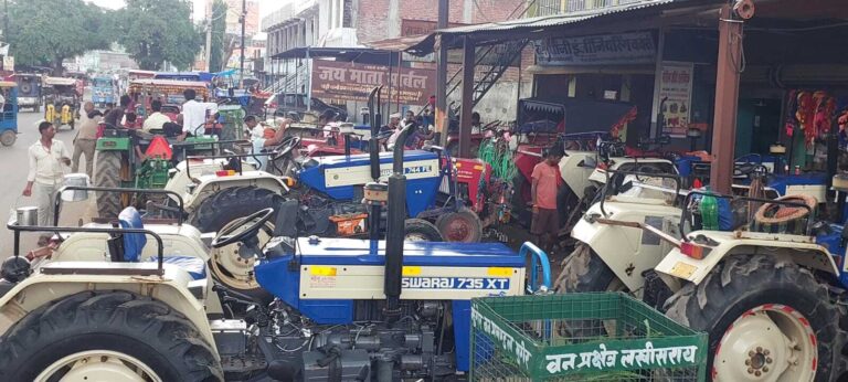 विश्वकर्मा पूजा :  वाहनों की सजावट व प्रसाद वितरण की तैयारी पूरी, बाजारों में रौनक