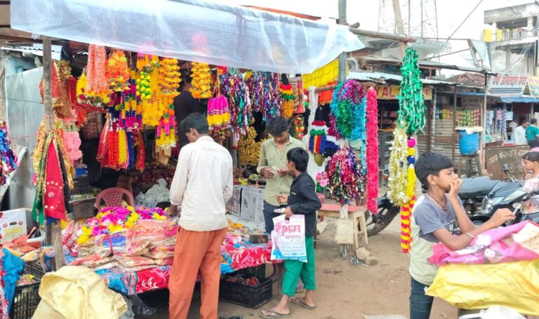 विश्वकर्मा पूजा को लेकर बाजार में रौनक, चहल-पहल बढ़ी