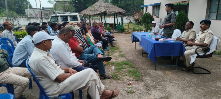 मैक्लुस्कीगंज थाना में दुर्गा पूजा को लेकर शांति समिति की बैठक