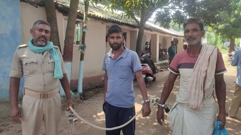 दो फरार वारंटी को पुलिस ने किया गिरफ्तार