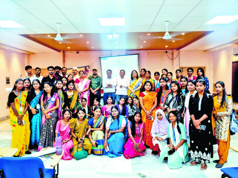 मानकर काॅलेज में हिंदी पखवाड़ा कार्यक्रम के तहत एकल व्याख्यान
