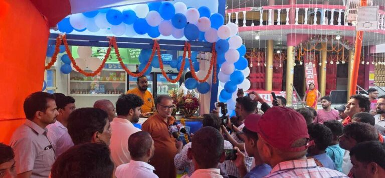 Motihari : मदर डेयरी के आडटलेट का सांसद ने किया उद्घाटन