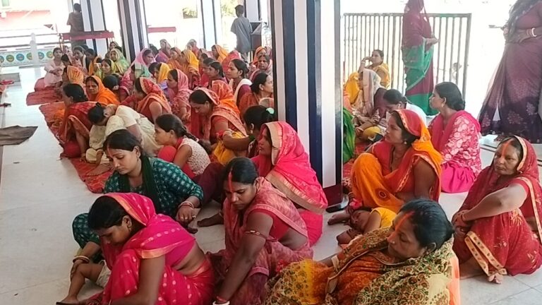 विद्यापीठ चौक से लेकर जमुई मोड़ तक गूंजता रहा देवी मां का जयकारा