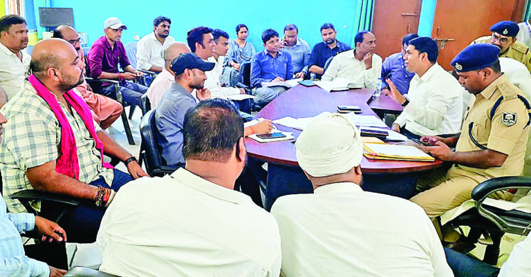 Gopalganj News : हथुआ में पूजा पंडालों में लगेंगे सीसीटीवी दुर्गापूजा मेले में पुलिस करेगी गश्त