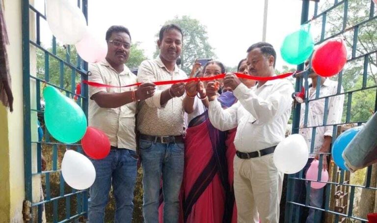 मुखिया ने सेवा केंद्र का किया उदघाटन