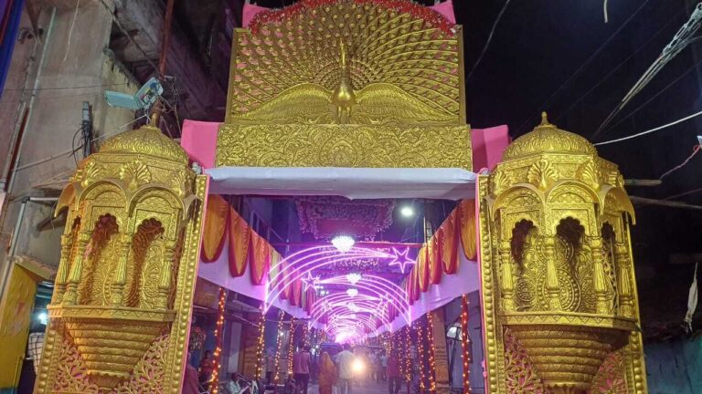 नवरात्र : मां दुर्गा के भक्ति में डूबा मुंगेर, मंदिरों में उमड़ रही श्रद्धालुओं की भीड़