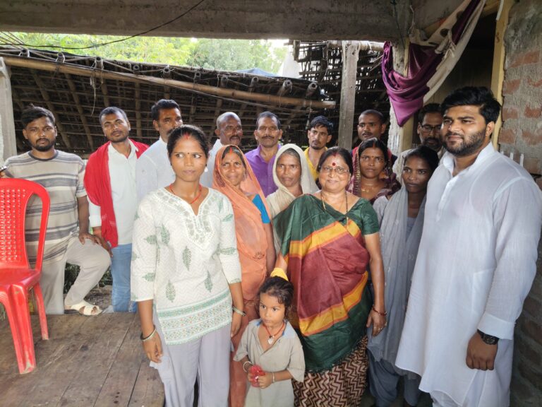 सीएम कार्यक्रम से लौट रही पूर्व विधायक ने समर्थक के घर पहुंच जाना हाल