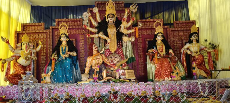 ढाक बजा पट खुला, प्रकट भई देवी दुर्गा… साधना के संगम में सराबोर हुए श्रद्धालु