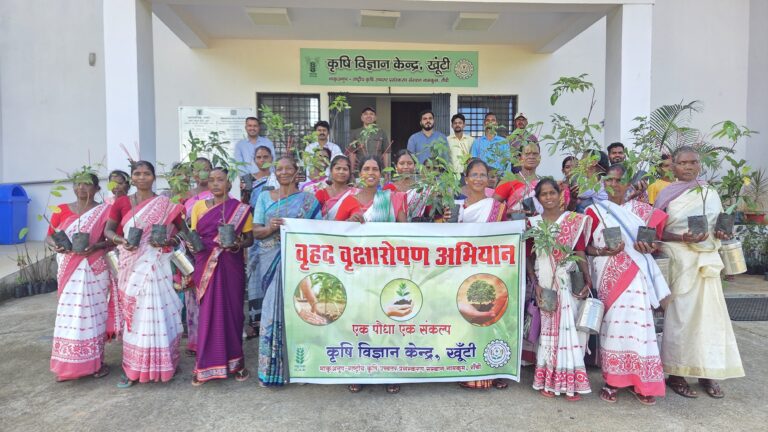सफाइकर्मी व किसानों को सम्मानित किया गया