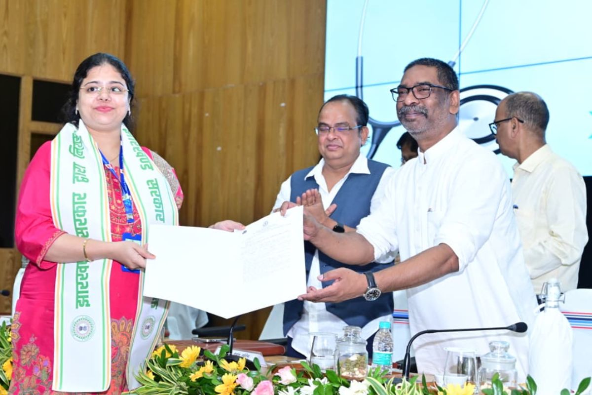 Hemant Soren Gift Jharkhand Get 160 Doctors News