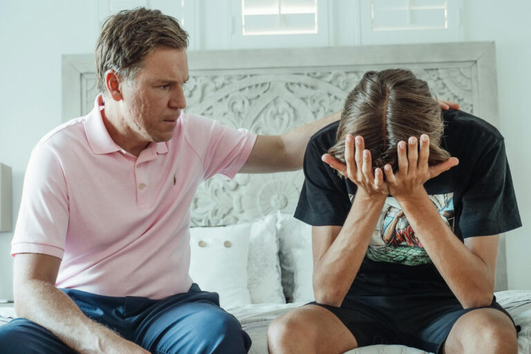 Parenting Tips: क्यों अपने ही बच्चों पर काबू नहीं रख पा रहे पैरेंट्स? जान लें बच्चे के बिगड़ने के पीछे के मुख्य कारण
