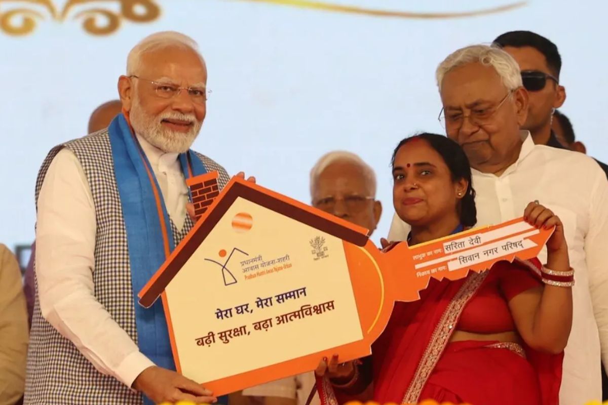 PM Modi Gift to Jeevika sisters money transferred to bank accounts