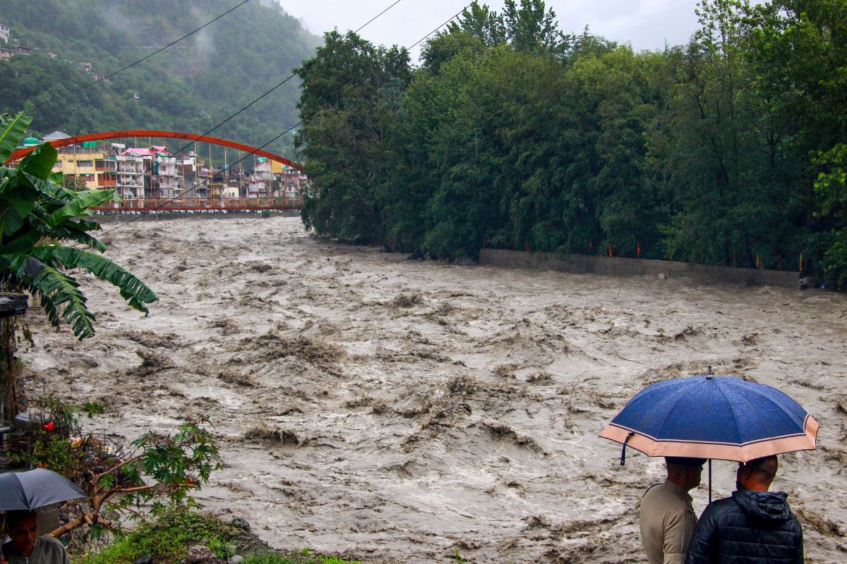 Very Heavy Rain: पंजाब, जम्मू-कश्मीर, उत्तराखंड और हिमाचल में मानसून ने बरपाया कहर, बाढ़ और भूस्खलन से सैकड़ों मौतें 2 River-Flows