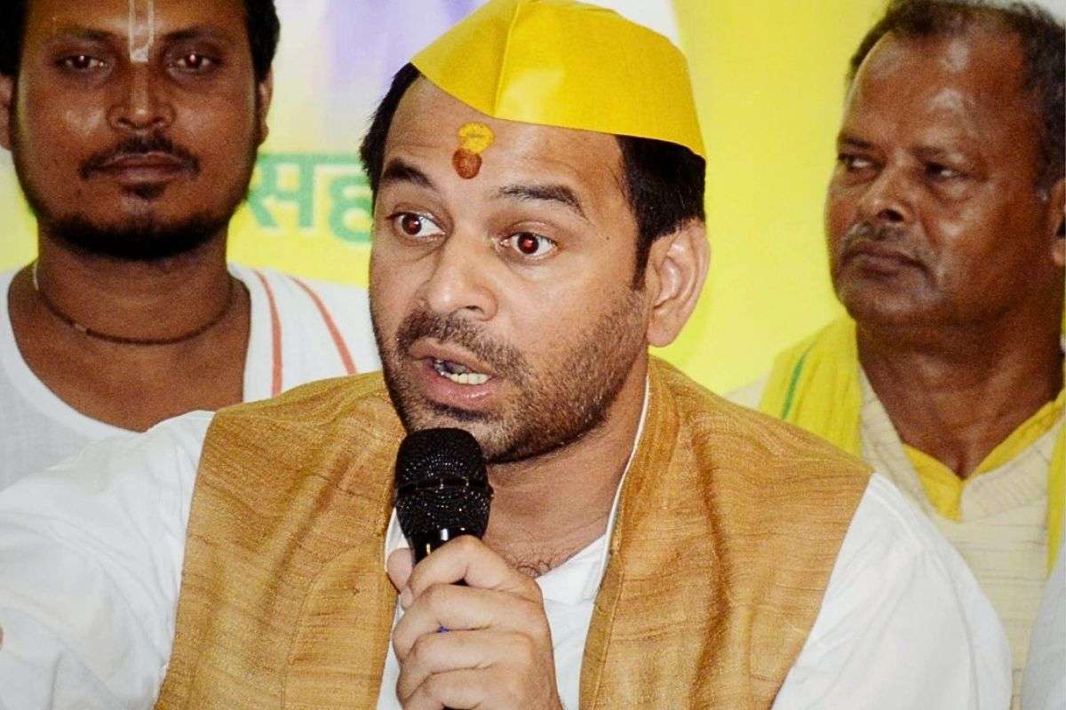 tej pratap yadav | Lalu-Rabri photos missing from Tejashwi's poster, Tej Pratap Yadav furious