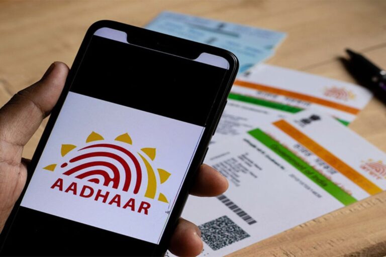 आधार कार्ड अपडेट अक्टूबर 2025: लिंक्ड मोबाइल नंबर बदलने की स्टेप-बाय-स्टेप गाइड