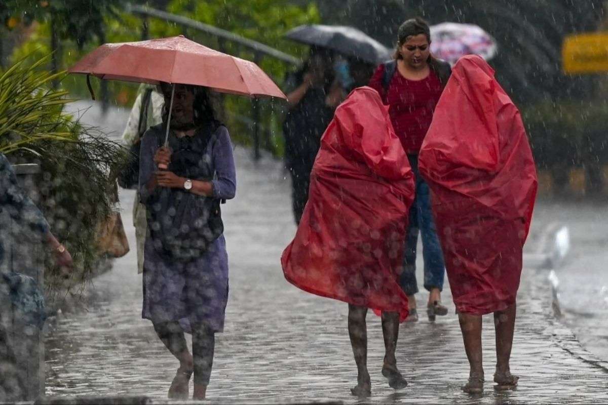 Aaj Bihar ka Mausam: आसमान से आफत, पटना-भागलपुर में झमाझम; शेखपुरा में गिरी बिजली, 2 अक्टूबर से और बड़ा खतरा