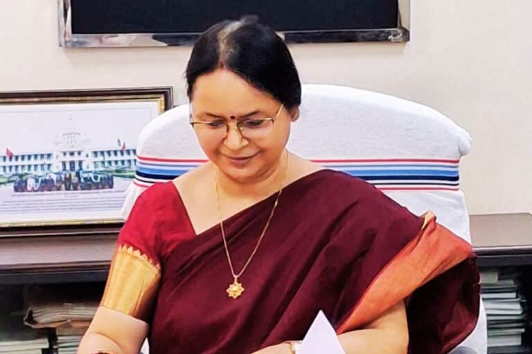 अलका तिवारी ने झारखंड की पहली महिला राज्य निर्वाचन आयुक्त का पदभार संभाला, पति डीके तिवारी के बाद बनीं 8वीं SEC