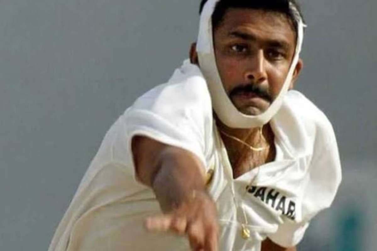 Anil Kumble with broken jow