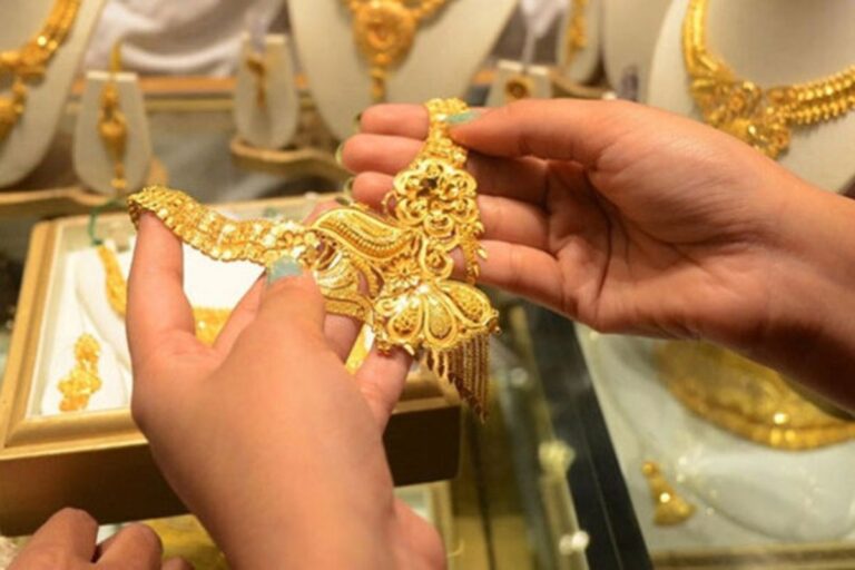 धनतेरस में Gold खरीदने की कर रहे प्लानिंग? इस तरीके से पता करें सोना असली है या नकली, मिनटों में खुल जाएगी सारी पोल