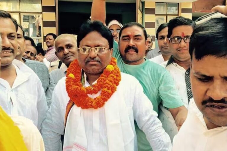 बीच चुनाव स्टार प्रचारक ने लालू-तेजस्वी को दिया झटका, RJD को छोड़ BJP का थामा दामन