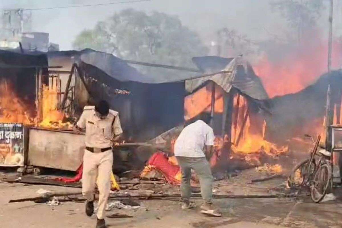 Bihar News Three gas cylinders exploded burned four shops losses worth lakhs
