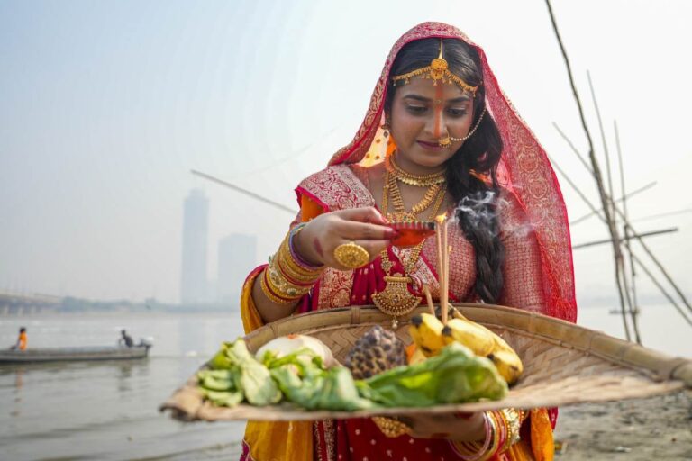 Chhath Puja 2025 : लोकचेतना, सामाजिक समानता और पर्यावरण संरक्षण का महापर्व है छठ