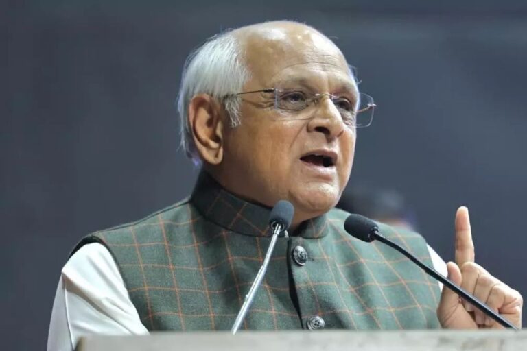 Gujarat News: गुजरात में मुख्यमंत्री को छोड़कर सभी मंत्रियों ने एक साथ दिया इस्तीफा