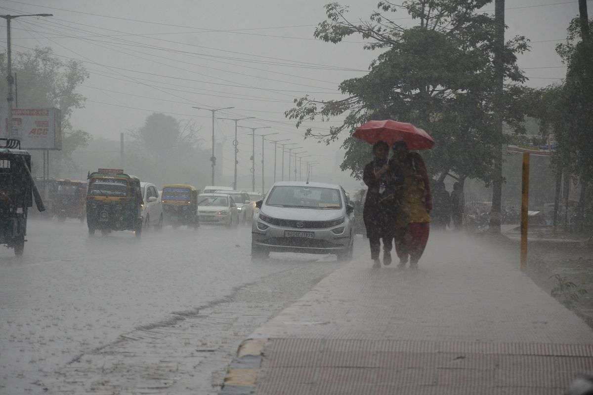 Aaj Bihar Ka Mausam Heavy rain warning today Cyclone Montha imd alert