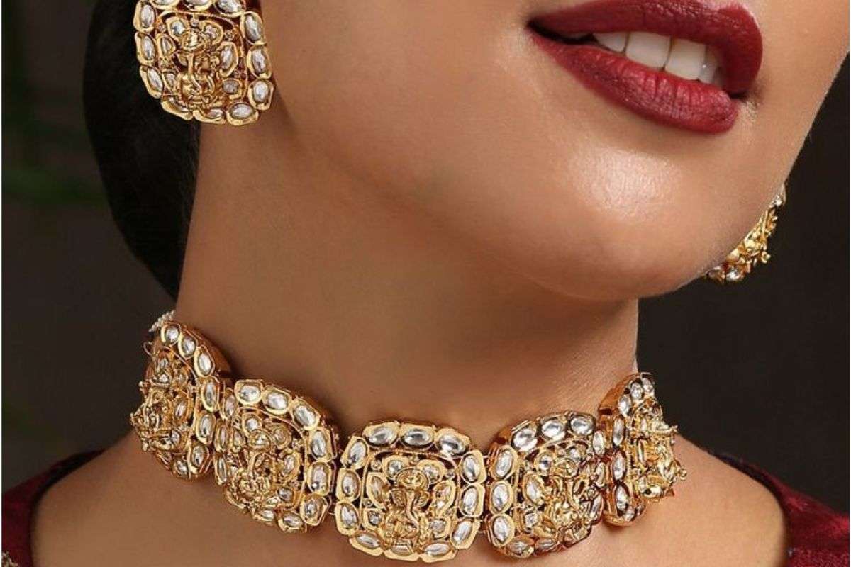 Dhanteras Gold Jewellery Designs: सोने के दाम बढ़े, इससे पहले बनवाएं ये 7 ट्रेंडी ज्वेलरी डिजाइन 6 Dhanteras Gold Jewellery Designs 4