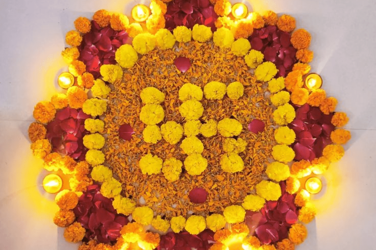 Dhanteras Rangoli Designs: धनतेरस पर घर सजाएं इन खूबसूरत रंगोली डिजाइंस से, आएगी मां लक्ष्मी की कृपा 8 Dhanteras Rangoli Designs 2