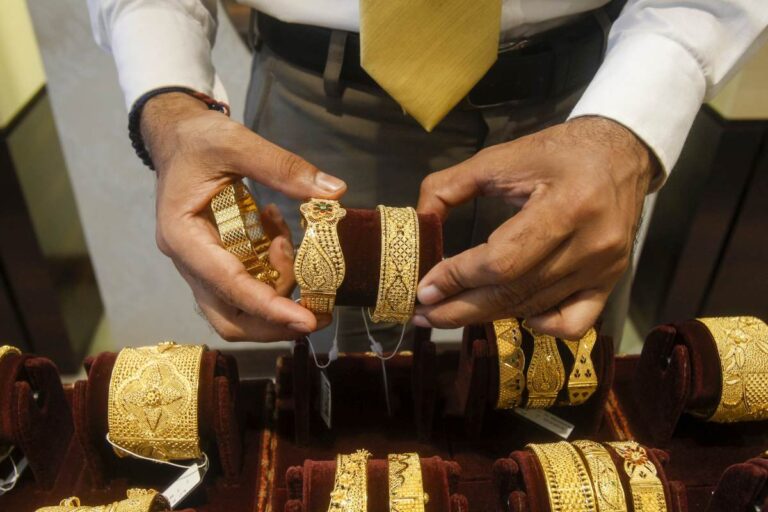Gold Price Today : सोने की कीमत में जबरदस्त उछाल, चांदी की कीमत हुई कम