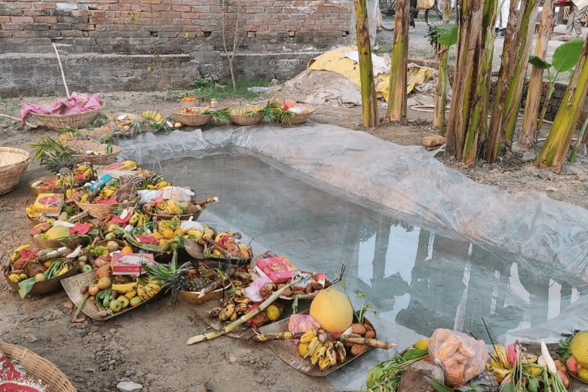 Chhath Puja 2025: छोटे घर या फ्लैट में भी बनाएं छठ घाट, जानें आसान तरीका और टिप्स 4 How To Make Chhath Puja Ghat At Home